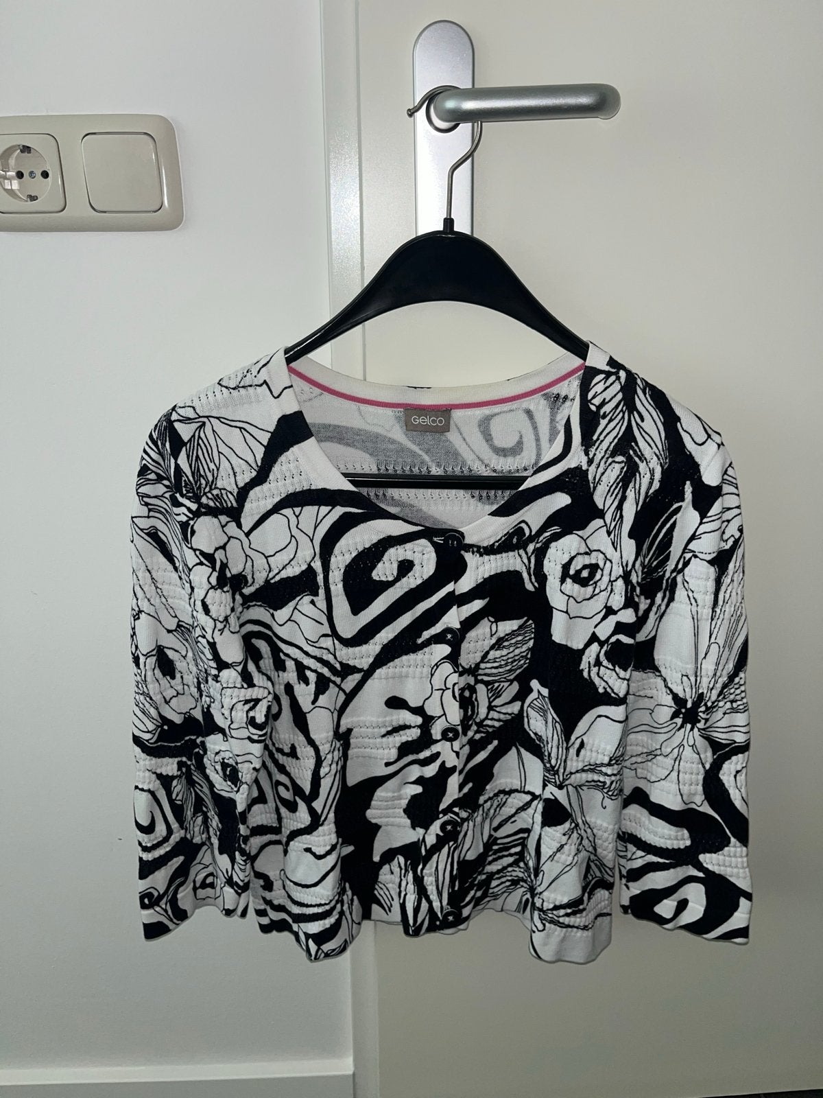 Gelco Zwart-wit vest met bloemenprint M, Ophalen of Verzenden, Zo goed als nieuw, Maat 38/40 (M), Zwart