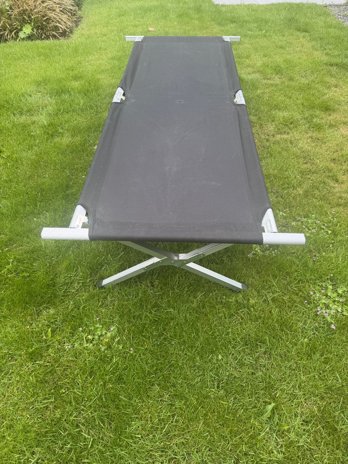 Opvouwbaar veldbed / campingbed - Zwart, Ophalen of Verzenden, Zo goed als nieuw