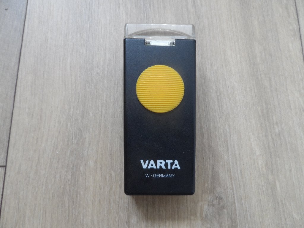 Zaklamp op batterij, met vergrootglas nieuwstaat, Ophalen of Verzenden, Zo goed als nieuw