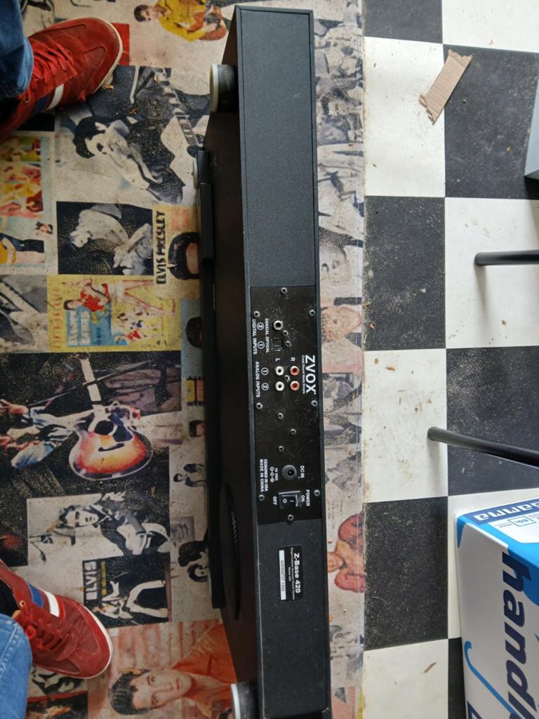 ZVOX Z-Base 420 Single-Cabinet Surround Sound System, Ophalen of Verzenden, Met ingebouwde subwoofer, Gebruikt