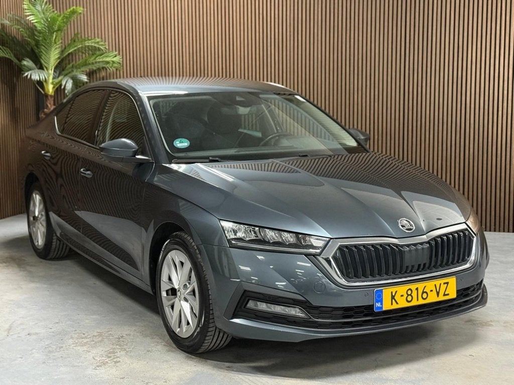 Skoda Octavia. 1.0 e-TSI BnsEdition. (bj 2021, automaat), Auto's, Skoda, Gebruikt, Euro 6, Origineel Nederlands, 3 cilinders