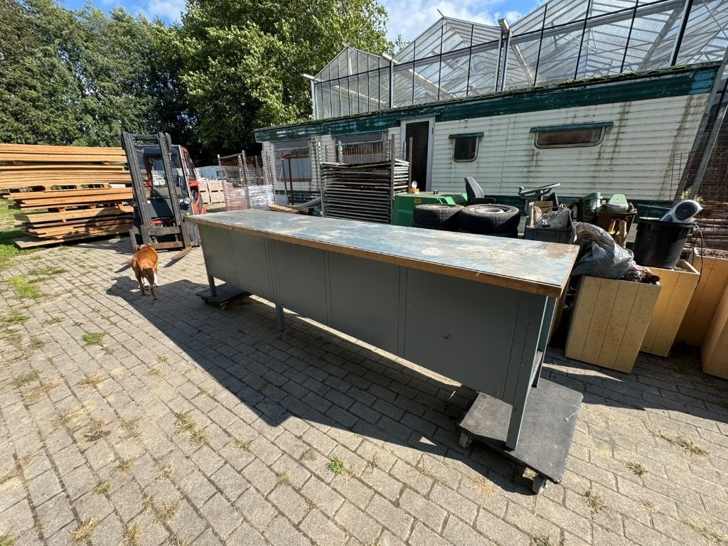 Foto 6 van Robuuste werkbank met lades en opbergruimte