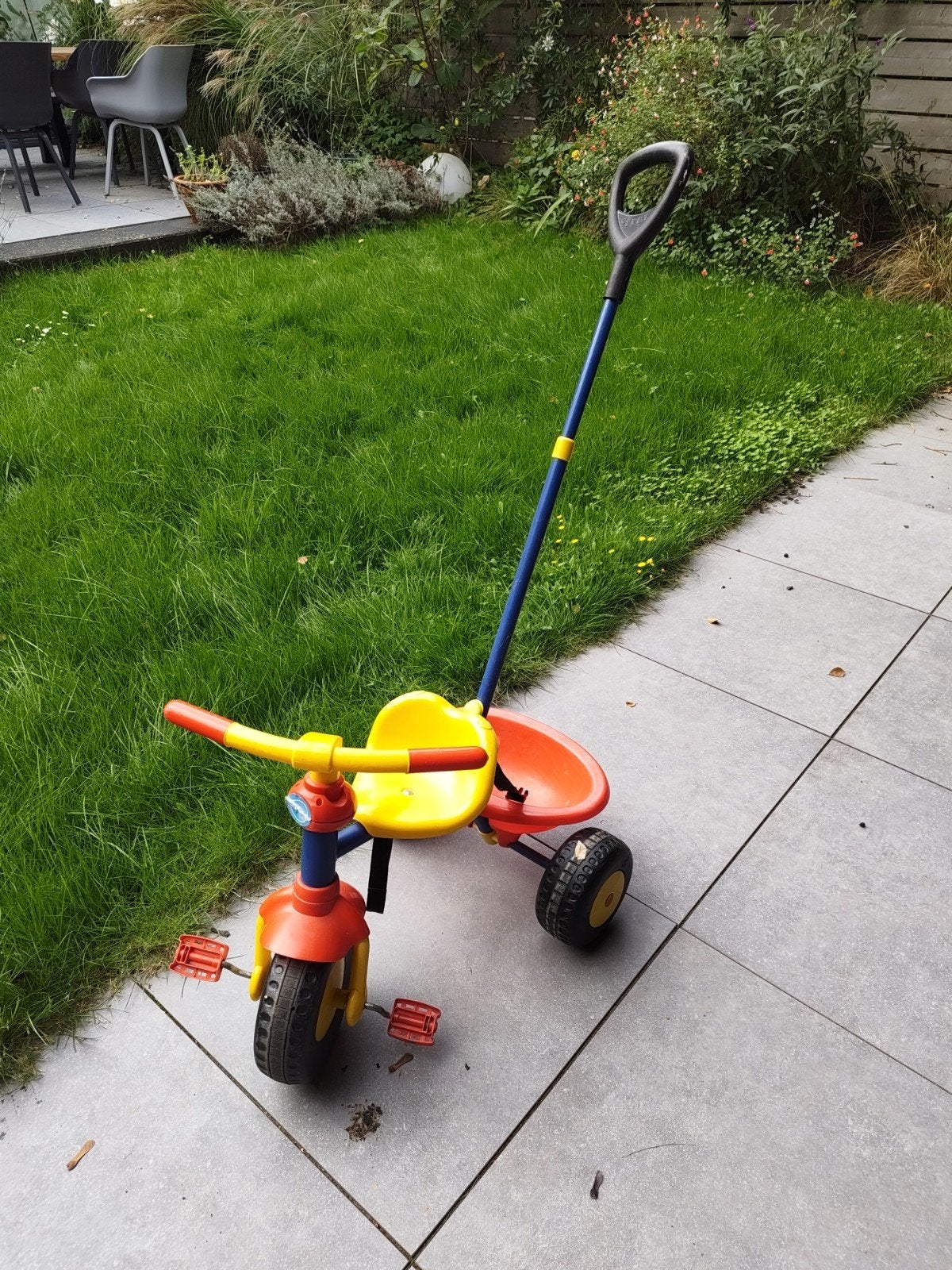 Kinderdriewieler met duwstang - Rood/Geel/Blauw, Fietsen en Brommers, Ophalen, Gebruikt, Terugtraprem, Minder dan 16 inch