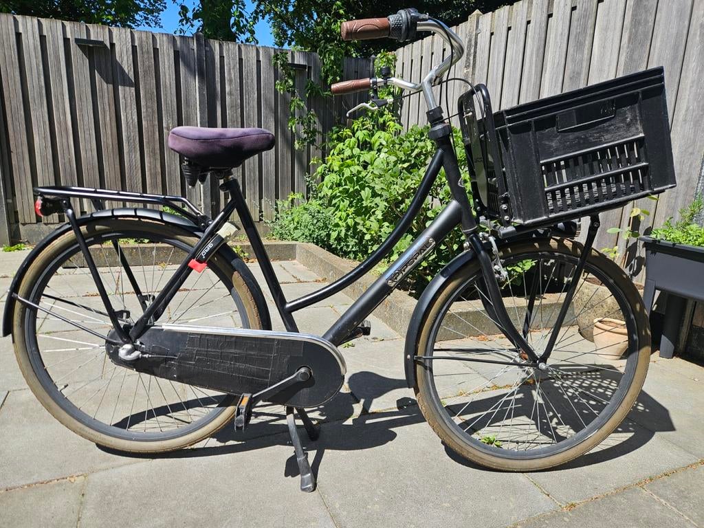 Zwarte damesfiets met voordrager en krat, Gebruikt, Velgrem, Versnellingen, 50 tot 53 cm
