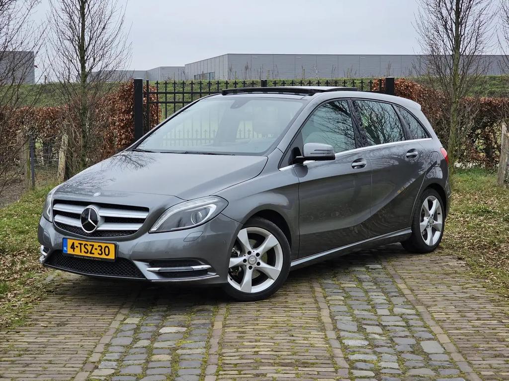 Mercedes-Benz B-Klasse 1.6 B180 Ambition | Navi | Pano | Xen, Voorwielaandrijving, 1295 kg, 4 cilinders, Leder en Stof