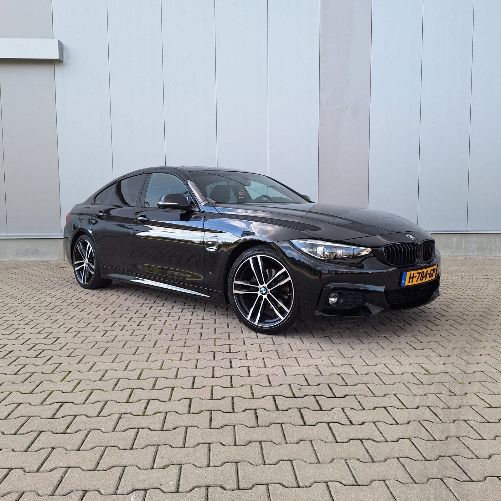 BMW 420i High Executive | 2020 | 87470 km | trekhaak |  2e, Auto's, Automaat, Dealer onderhouden, Achterwielaandrijving, Zwart