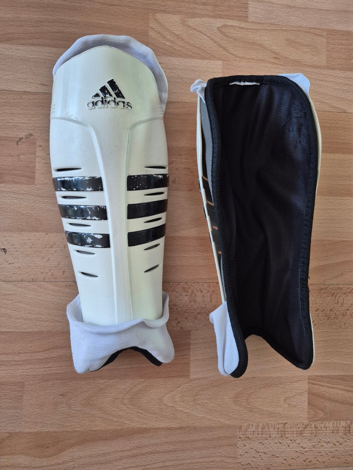 Hockeykleding en scheenbeschermers (Adidas, Korok), Ophalen, Gebruikt, Kleding