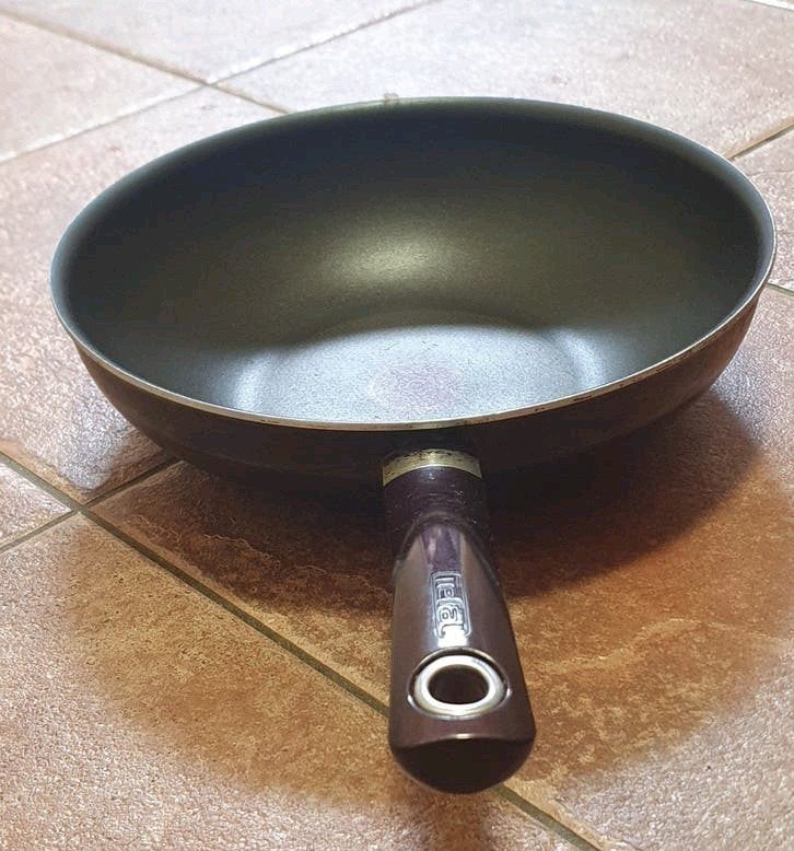 2x Tefal bak pan, 1x wokpan + 1x koekenpan pannenkoekpan, Koekenpan, Antiaanbaklaag, Ophalen of Verzenden, Gebruikt