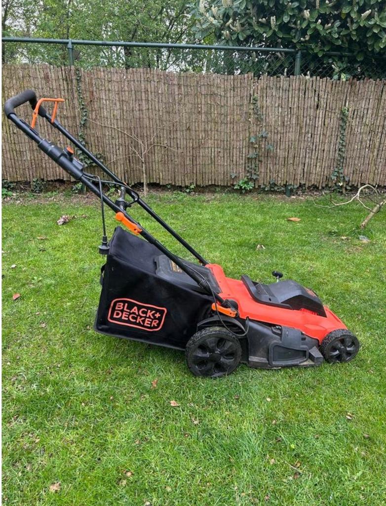 Black+Decker 2000W Elektrische Grasmaaier, Ophalen, Cirkelmaaier, Gebruikt, Elektrische grasmaaier