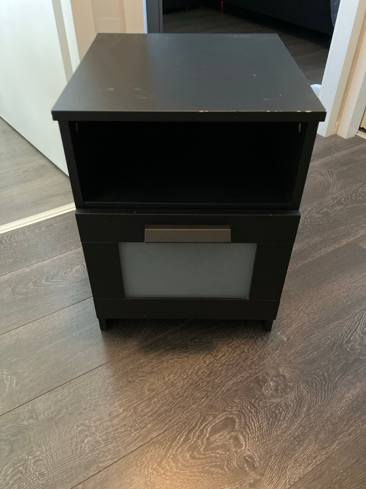 IKEA BRIMNES nachtkastje zwart met lade en open vak, Ophalen, Gebruikt, Minder dan 45 cm, Minder dan 55 cm