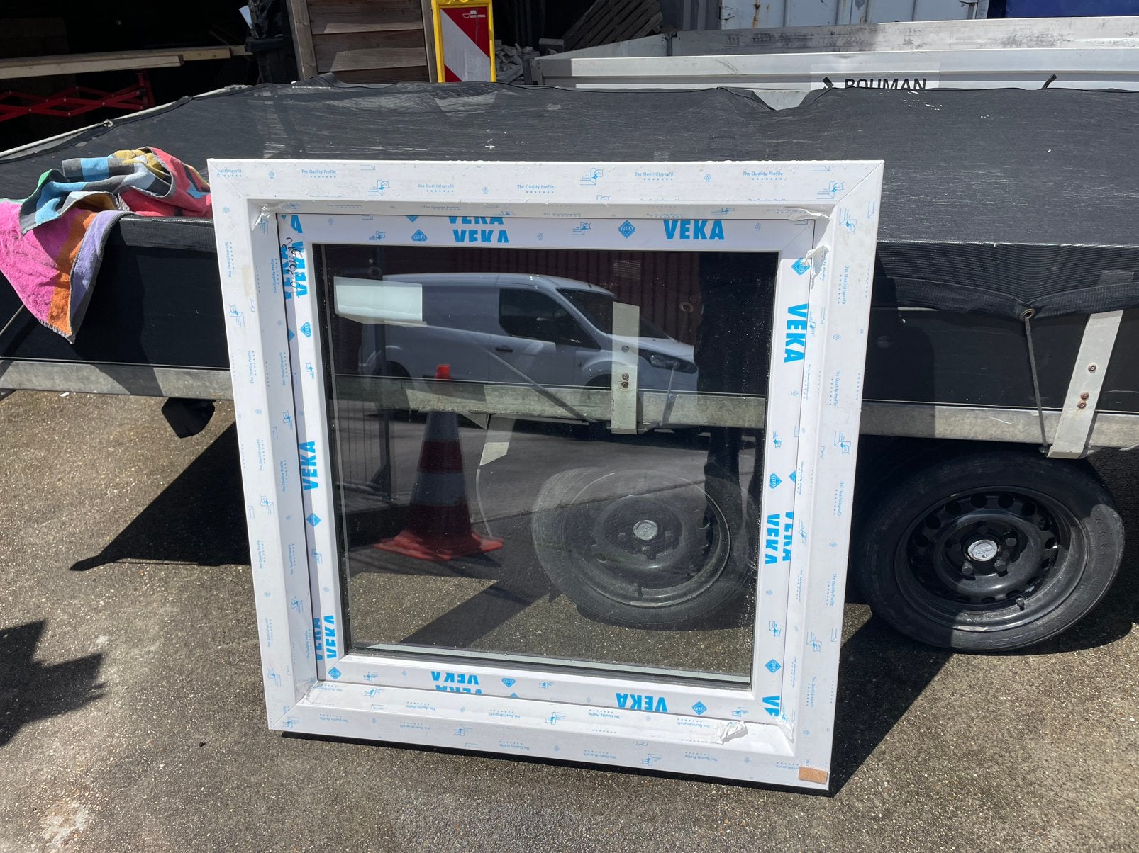 Kunststof draaikiepraam  veka  107,5x 108,5 met hor, Kunststof, Raamkozijn, Nieuw, Inclusief glas