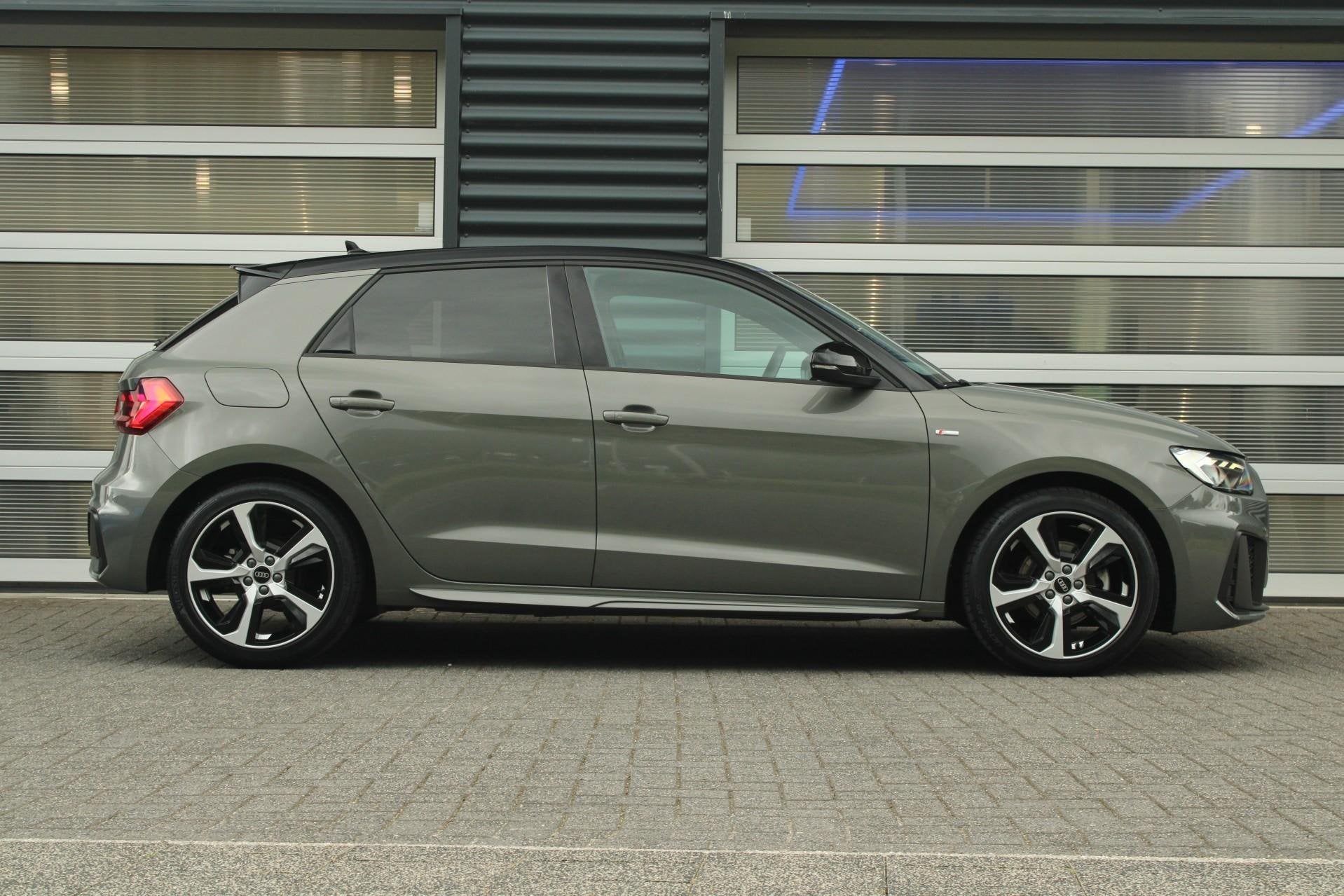 Audi A1 Sportback 35 TFSI 150pk S-tronic S edition | Ambient, 12 maanden, 4 cilinders, Leder en Stof, 49 €/maand