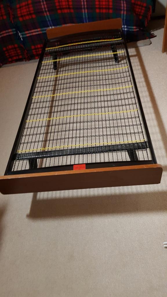 Bed met matras en matrasbeschermer. JP SLAAPVLAKMAT, Ophalen, Gebruikt, Eenpersoons, 80 cm
