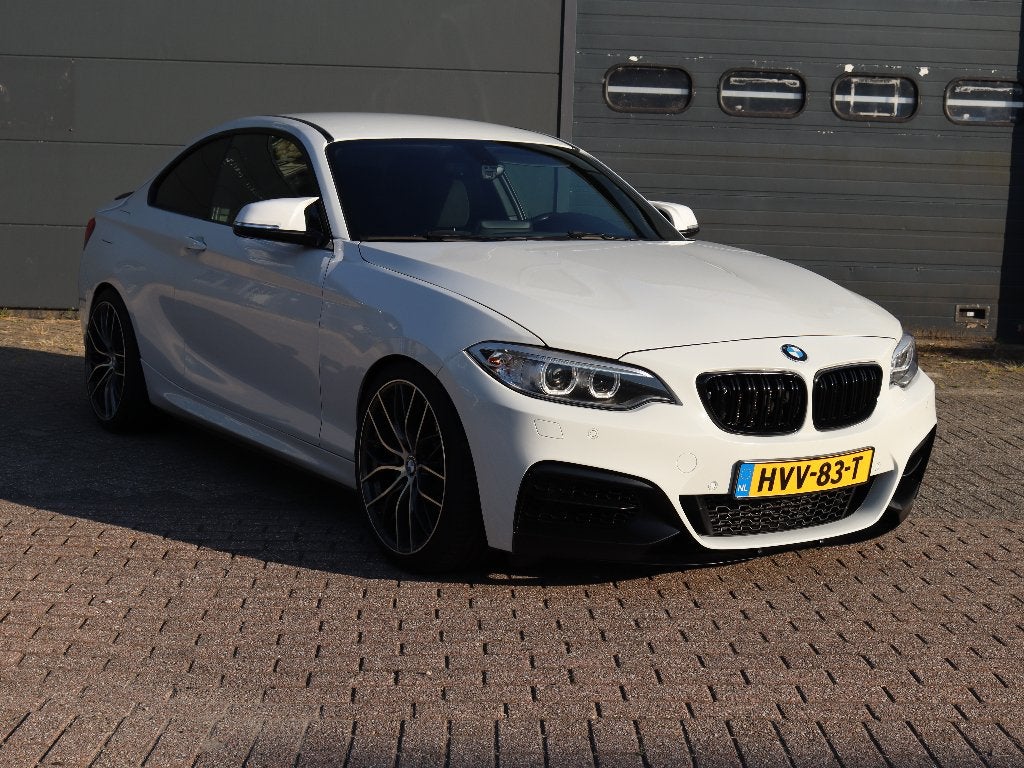 BMW 2-serie M235i f22 8hp rwd 395pk N55new apk, Auto's, BMW, Automaat, Euro 5, Achterwielaandrijving, Zwart