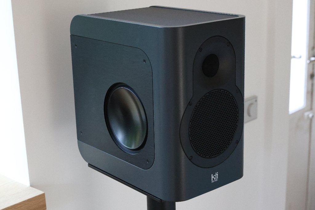 Kii Seven (paar) inclusief Kii Control en K&M Stands
