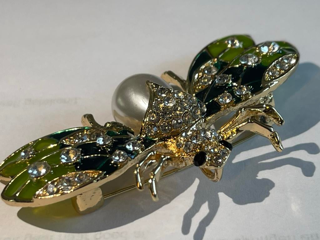 Elegante Broche Bij met Parel en Strass - Goudkleurig, Overige materialen, 4 tot 7 cm, Ophalen of Verzenden, Zo goed als nieuw