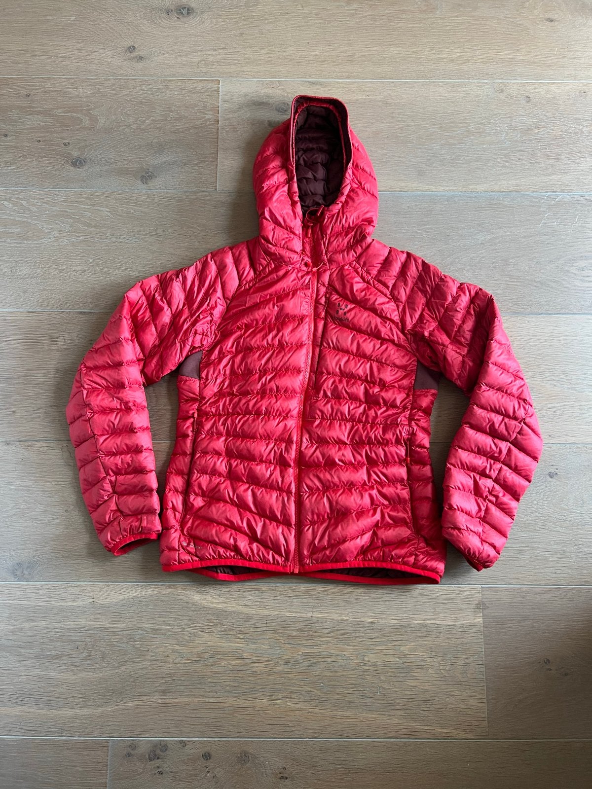 Haglöfs Essens Down Hood Dames Donsjas Maat M Rood, Ophalen of Verzenden, Zo goed als nieuw, Maat 38/40 (M), Rood
