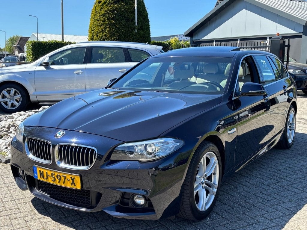 BMW 5 Serie Touring 520i Sport M-Pakket 2017 Pano Dealerauto, Automaat, Gebruikt, Euro 6, 4 cilinders