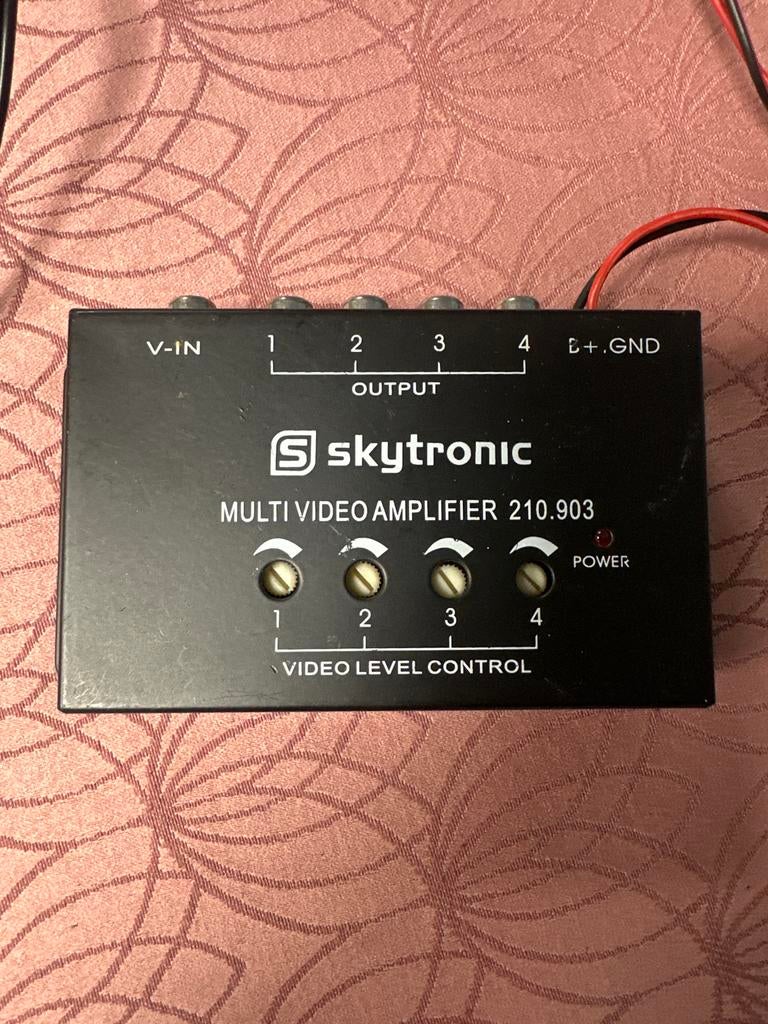 Skytronic Multi Video Versterker 210.903 met Adapter, Ophalen of Verzenden, Gebruikt, Video