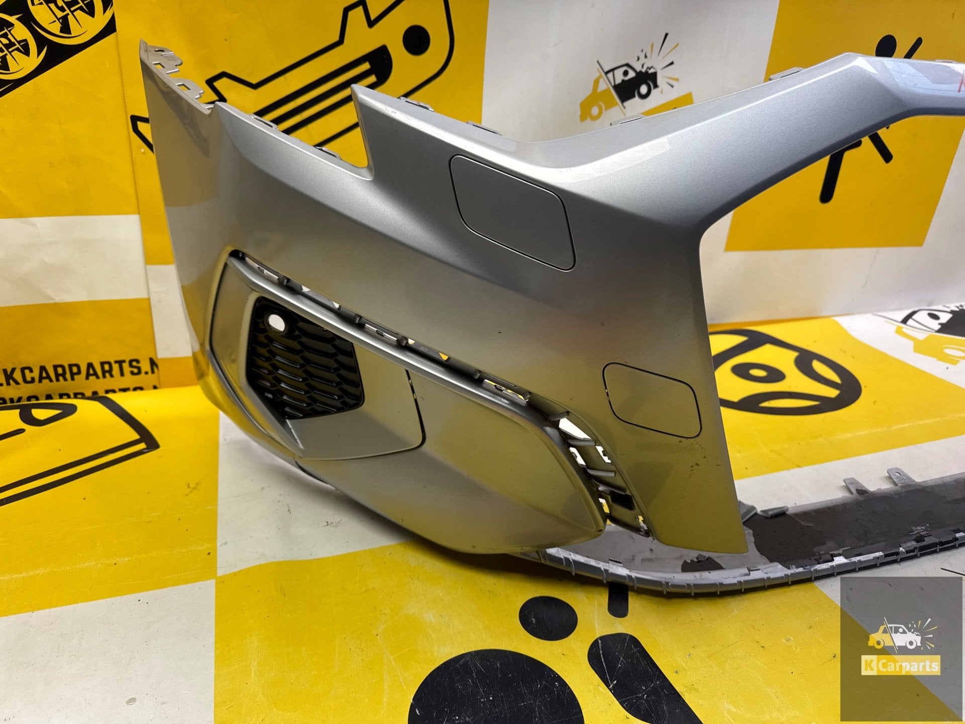 Audi A3 8Y voorbumper KLS ORIGINEEL 8Y0807437, Auto-onderdelen, Gebruikt, Voor, AUDI AG, Auto-Union-Strasse 1
85045  Ingolstadt, DE