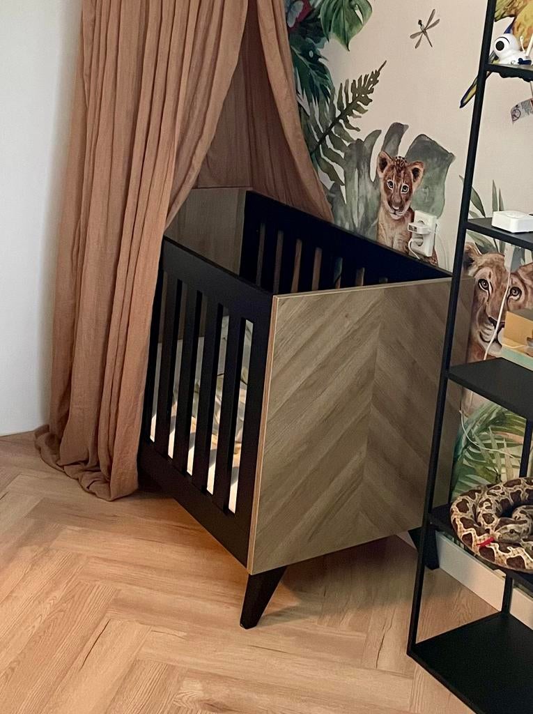 Ledikant en commode Interbaby met visgraatmotief, Ophalen, Gebruikt, Jongetje of Meisje