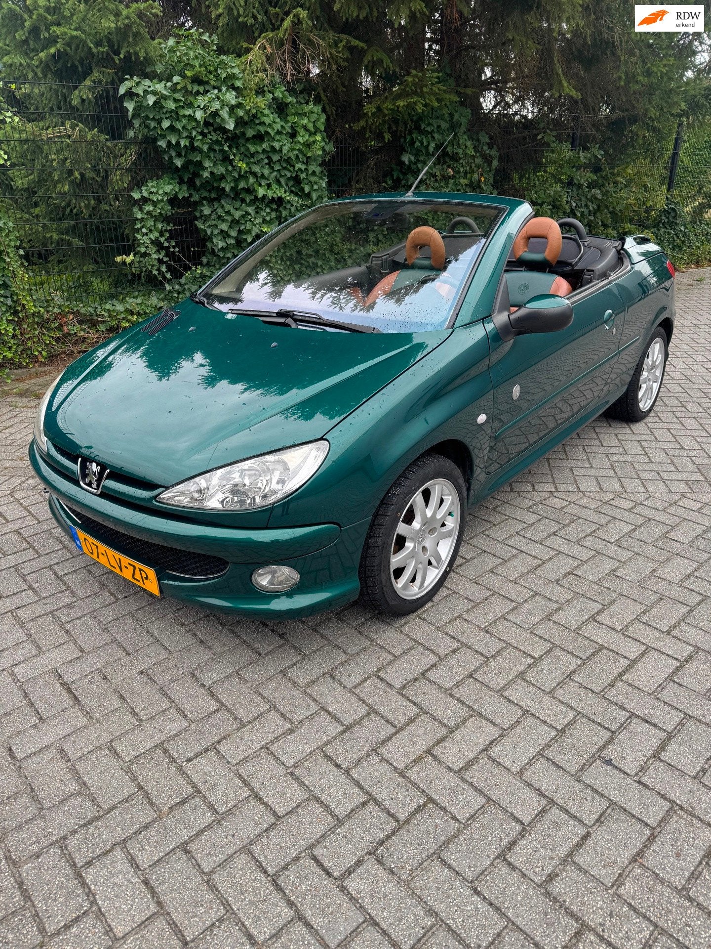 Peugeot 206 CC 1.6-16V Roland Garros, Auto's, Voorwielaandrijving, 4 cilinders, Cabriolet, 4 stoelen