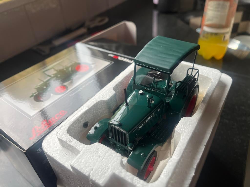 Schuco pro line hanomag r40 tractor schaal 1 op 32, Tractor of Landbouw, C, Ophalen of Verzenden, Zo goed als nieuw