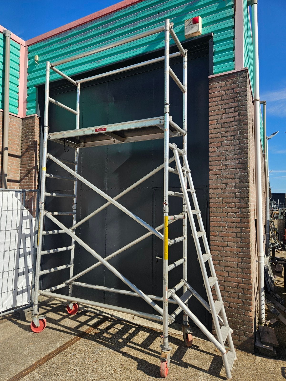 altrex smal steiger 5 mtr werkhoogte ( 2,80 mtr stahoogte), Ophalen, Gebruikt, ., Altrex