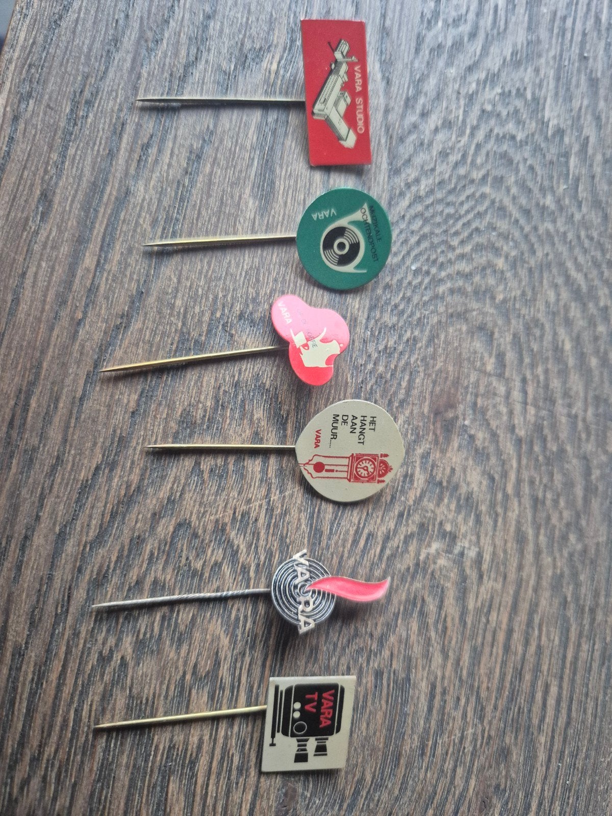 VARA Speldjes Collectie - Vintage Reclame Pins, Verzamelen, Ophalen of Verzenden, Gebruikt