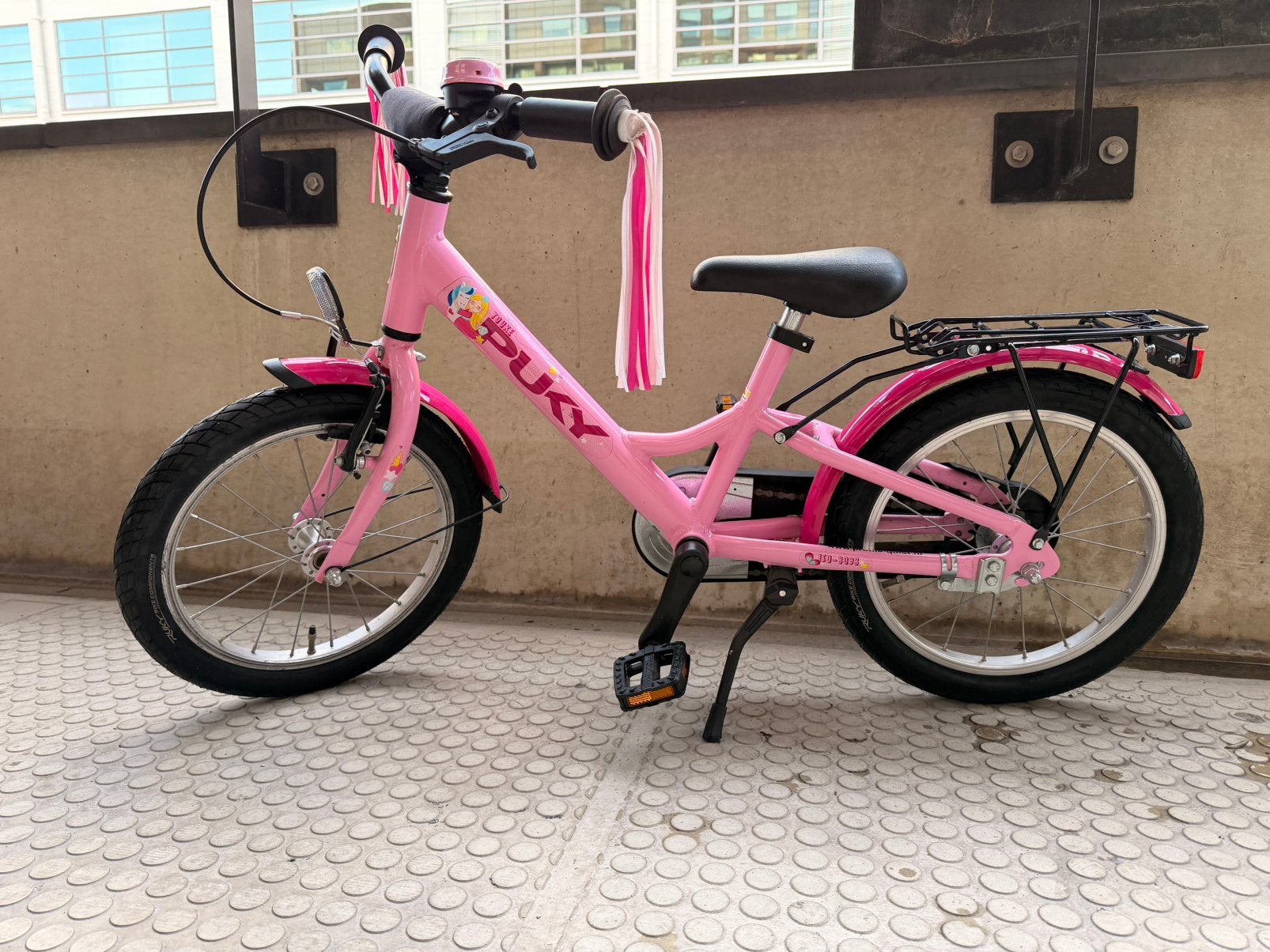 Puka roze kinderfiets, Fietsen en Brommers, Fietsen | Kinderfietsjes, Ophalen, Zo goed als nieuw, Terugtraprem, 16 tot 20 inch