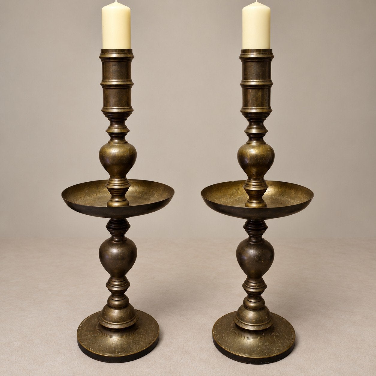 Paar hoge vintage kandelaars – bronskleurig metaal – ca. 75, Ophalen of Verzenden, Koper of Brons