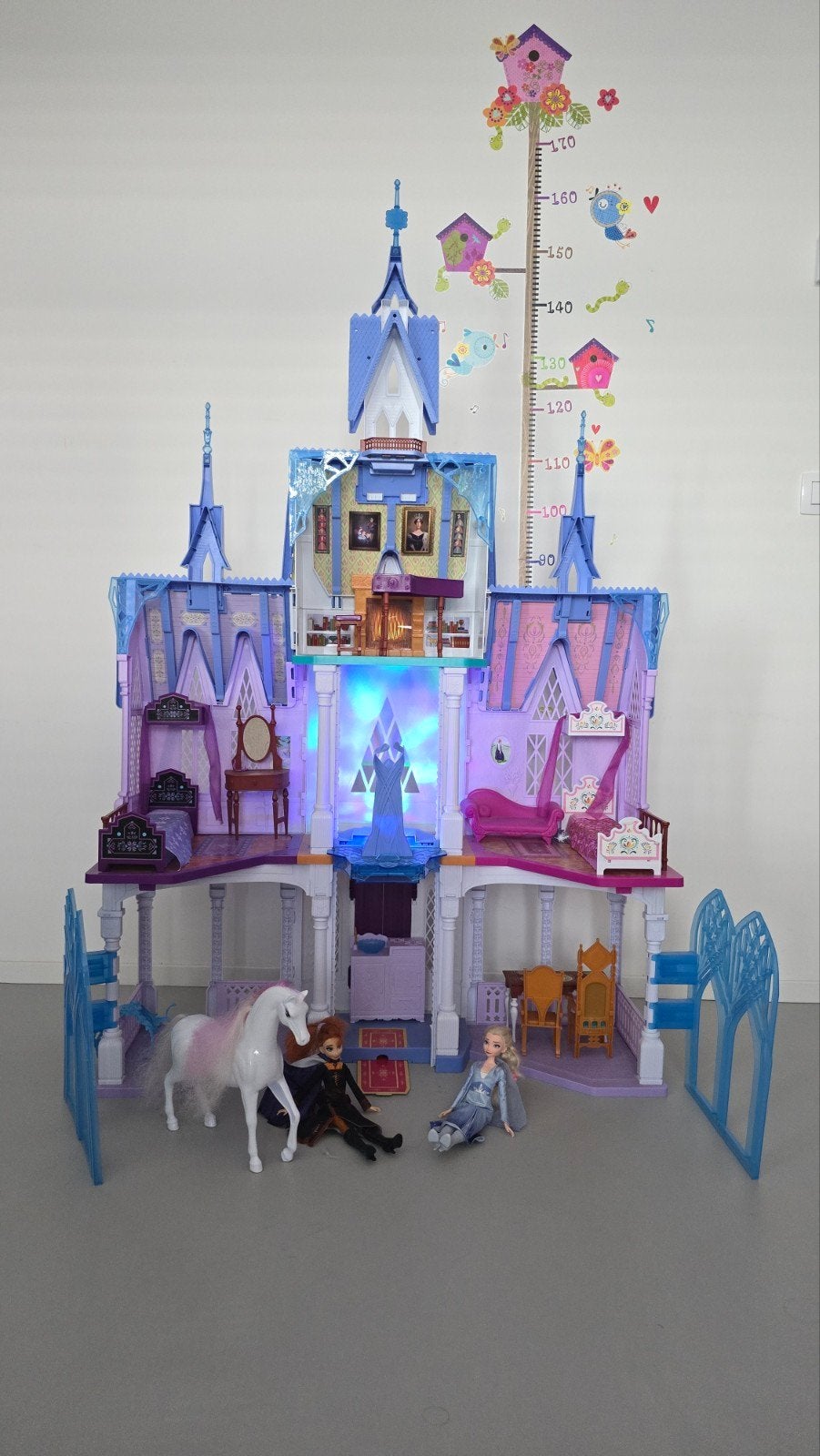 Frozen Elsa Kasteel 1.45m hoog met Elsa, Anna en paard, Ophalen, Gebruikt, Overige typen