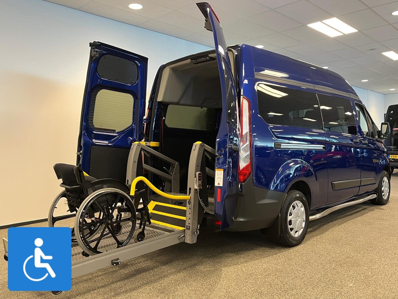 Ford Transit Custom L2H2 Rolstoelbus 4+1 (airco), Auto's, Ford, 12 maanden, Parkeersensor, Euro 6, Origineel Nederlands