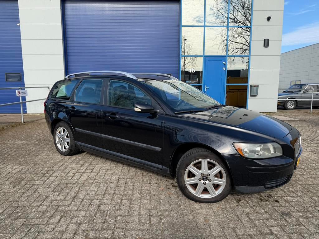 Volvo V50 1.8 2005| Nwe APK| Cruise| Airco| Dakrails, Auto's, Volvo, Voorwielaandrijving, 1281 kg, Zwart, 4 cilinders