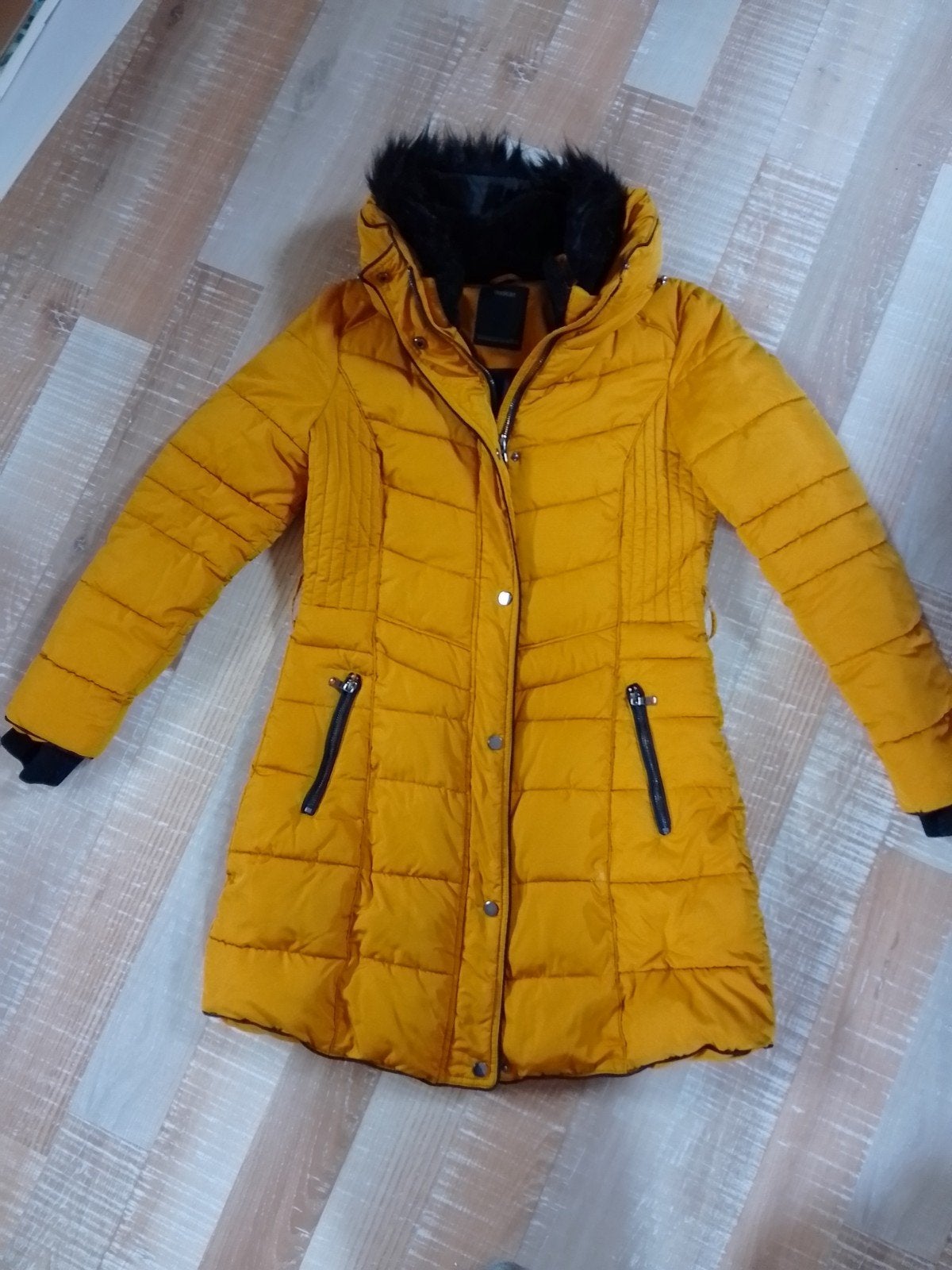 winterjas Yessica, Maat 38/40 (M), Geel, Ophalen of Verzenden, Zo goed als nieuw