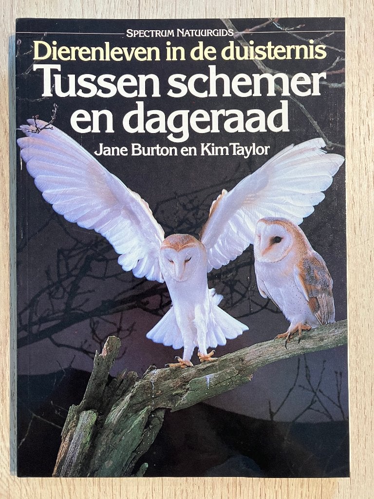 Boek : Tussen Schemer en Dageraad, Ophalen of Verzenden, Zo goed als nieuw, Overige diersoorten