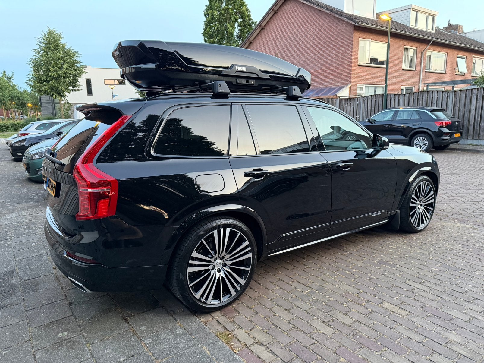 Volvo XC90 T8 Plug-in Hybrid  7P 2021, Luchtvering, Head-up!, Auto's, 4 cilinders, 7 stoelen, Zwart, Plug-in hybride