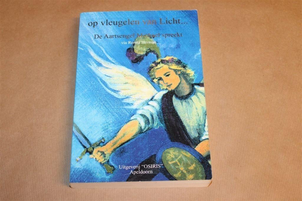 Vleugelen van Licht — Aartsengel Michaël Boodschappen, Boeken, Ophalen of Verzenden, Gelezen, Overige onderwerpen, Achtergrond en Informatie