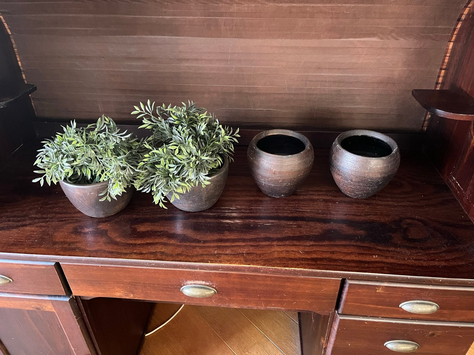 Decoratieve potjes (4 stuks) met 2 nepplanten, Gebruikt, Overige stijlen, Ophalen of Verzenden, Bruin