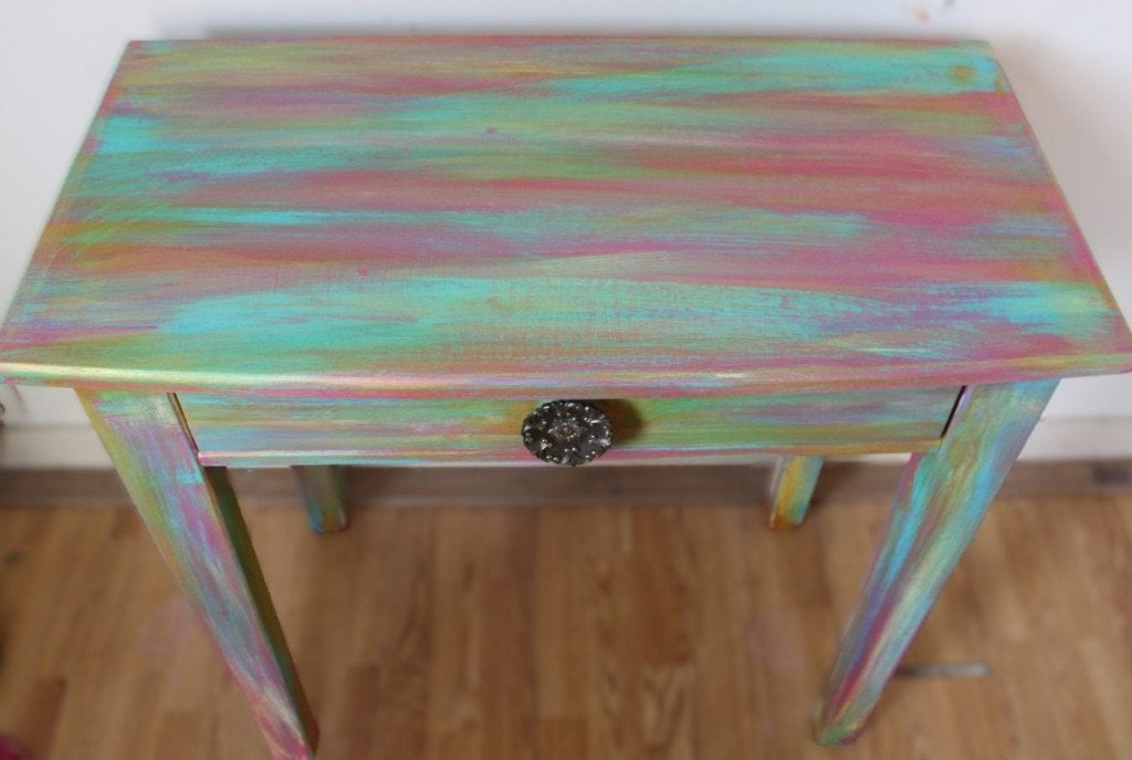Een regenboog tafeltje met lade, bijzettafel, sidetable, Huis en Inrichting, Tafels | Sidetables, Ophalen of Verzenden, Zo goed als nieuw