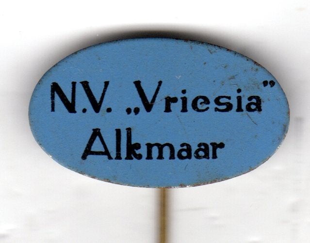 Speldje NV VRIESIA ALKMAAR DROGISTERIJEN APOTHEKEN  (A3), Verzamelen, Speldjes, Pins en Buttons, Ophalen of Verzenden, Gebruikt
