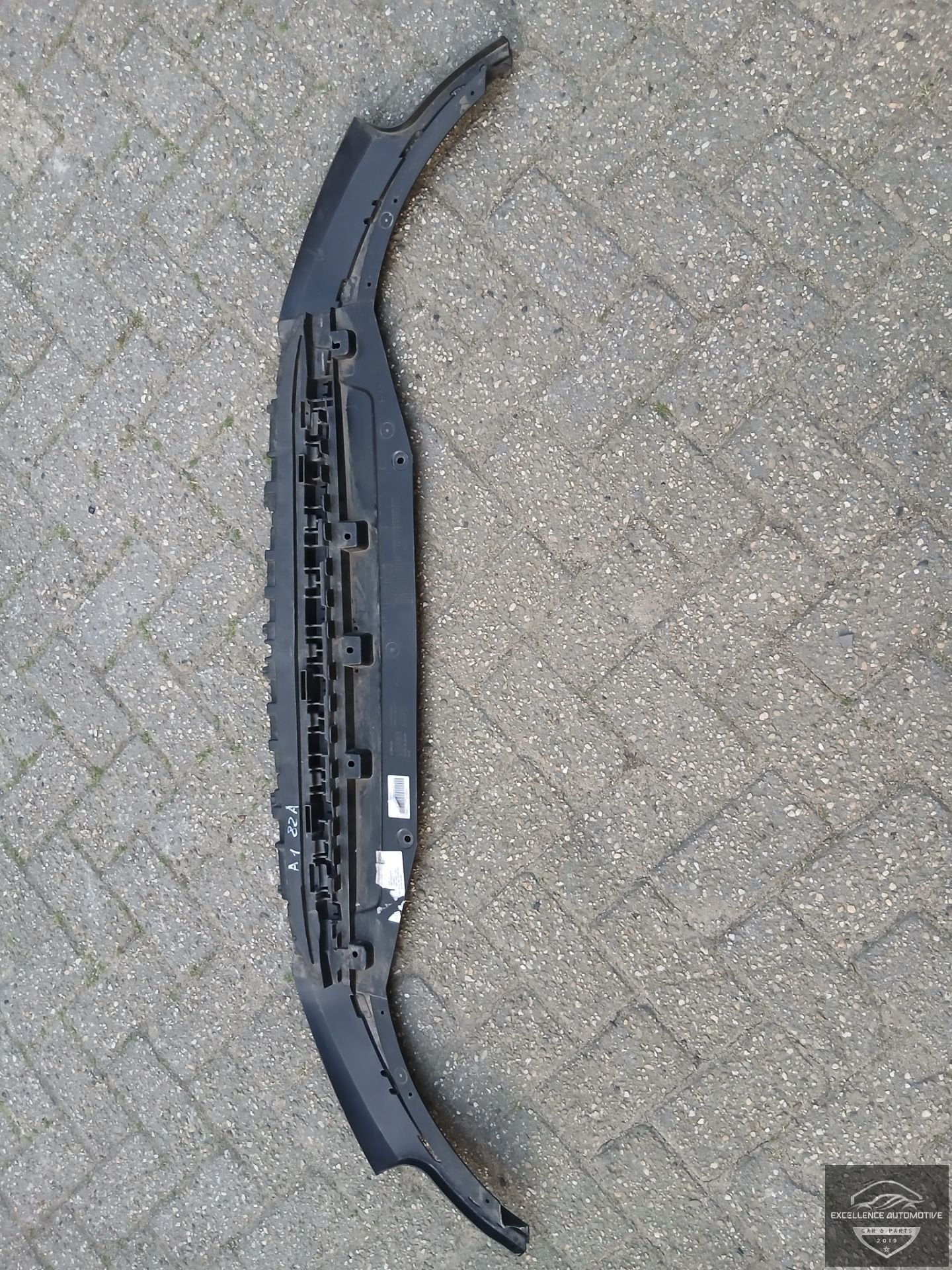 Audi A1 82A 19+ S-Line Voorbumper Onderlip 82A807611A, Gebruikt, AUDI AG, Auto-Union-Strasse 1
85045  Ingolstadt, DE, Kundenbetreuung@audi.de