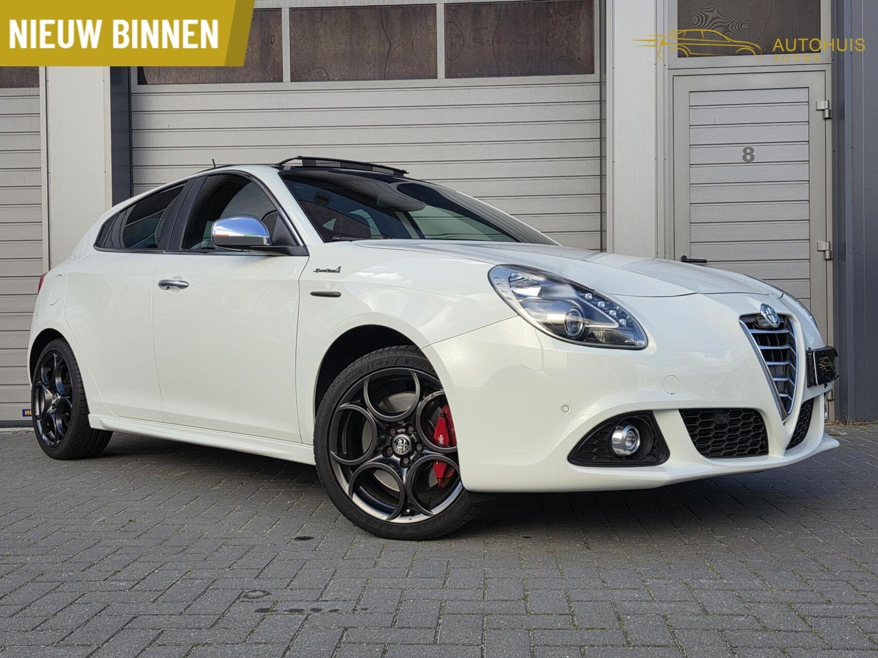 Alfa Romeo Giulietta 1.4 T Exclusive 200PK/Pano/Leder/Cruise, 4 cilinders, Met garantie (alle), Wit, Bedrijf
