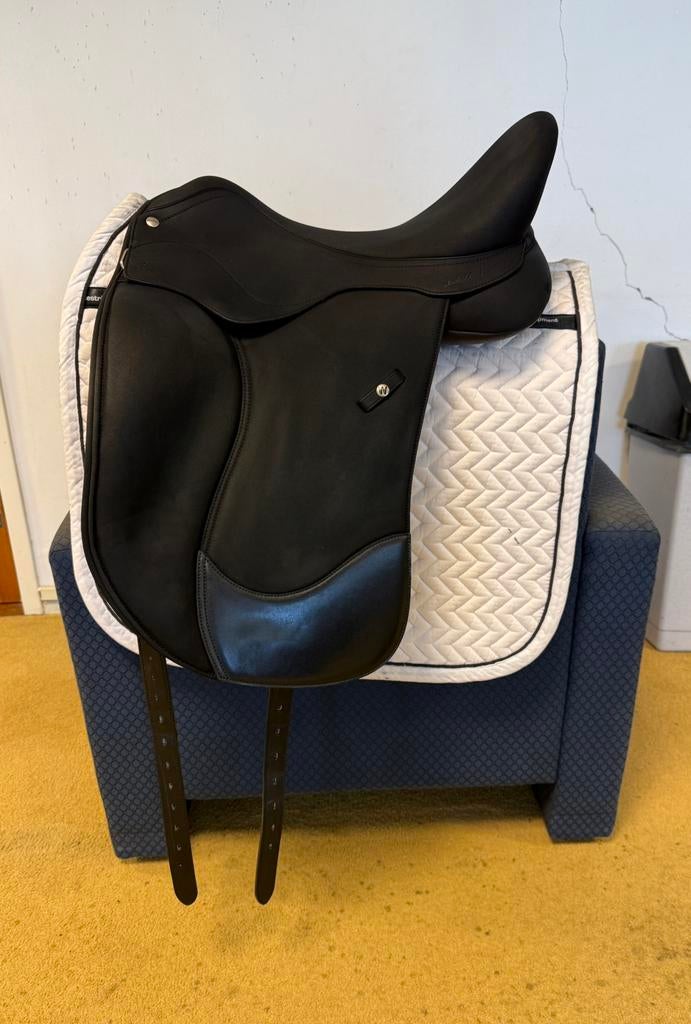 WINTEC Icon Isabell Werth HART ♥️ 16,5 inch Dressuurzadel 2x, Dieren en Toebehoren, Paarden en Pony's | Zadels, Ophalen of Verzenden