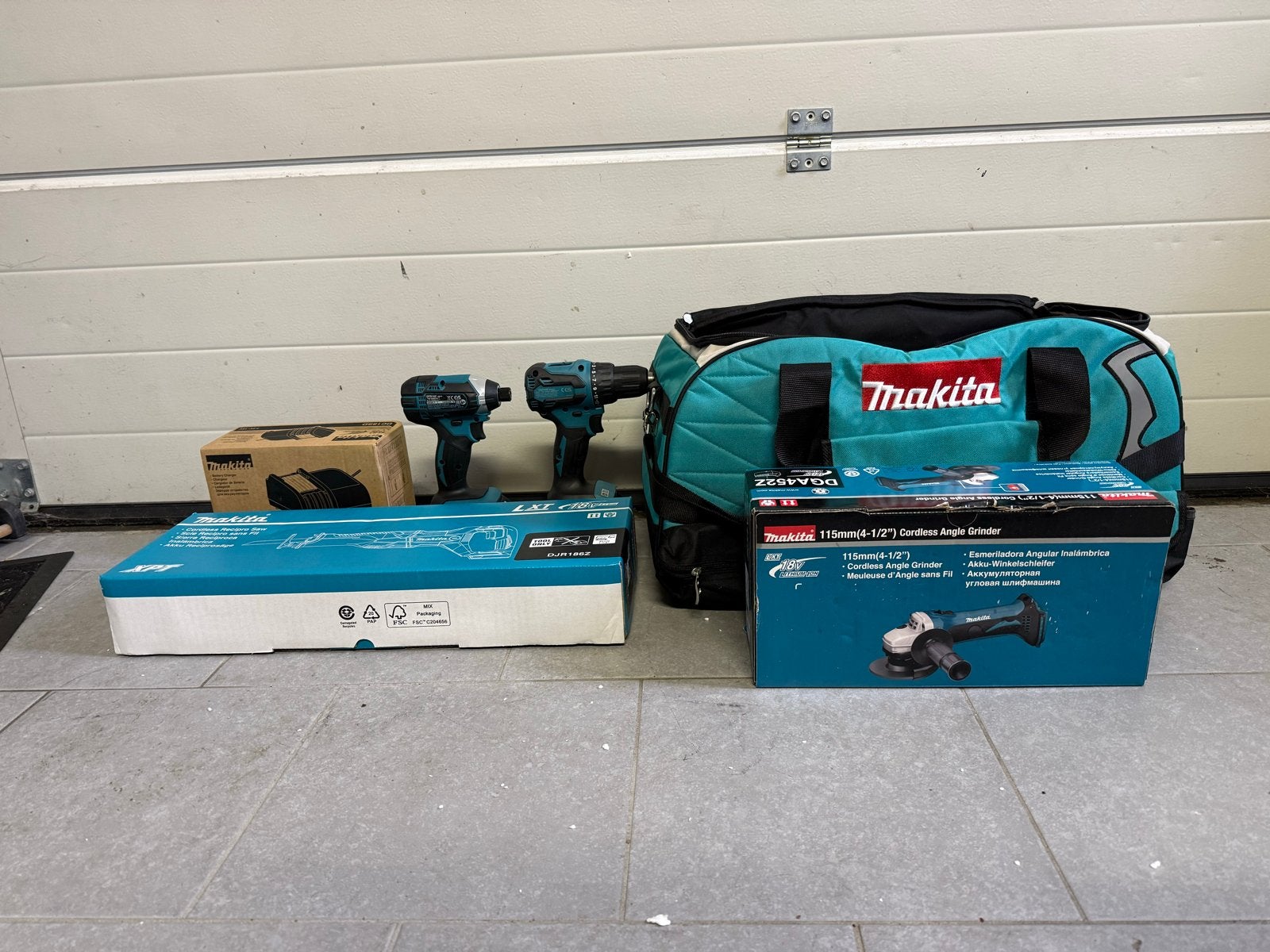 Makita gereedschapset: Boormachine, Slagmoersleutel, Zaag, S, Ophalen of Verzenden, Zo goed als nieuw, Accuboormachine, Makita