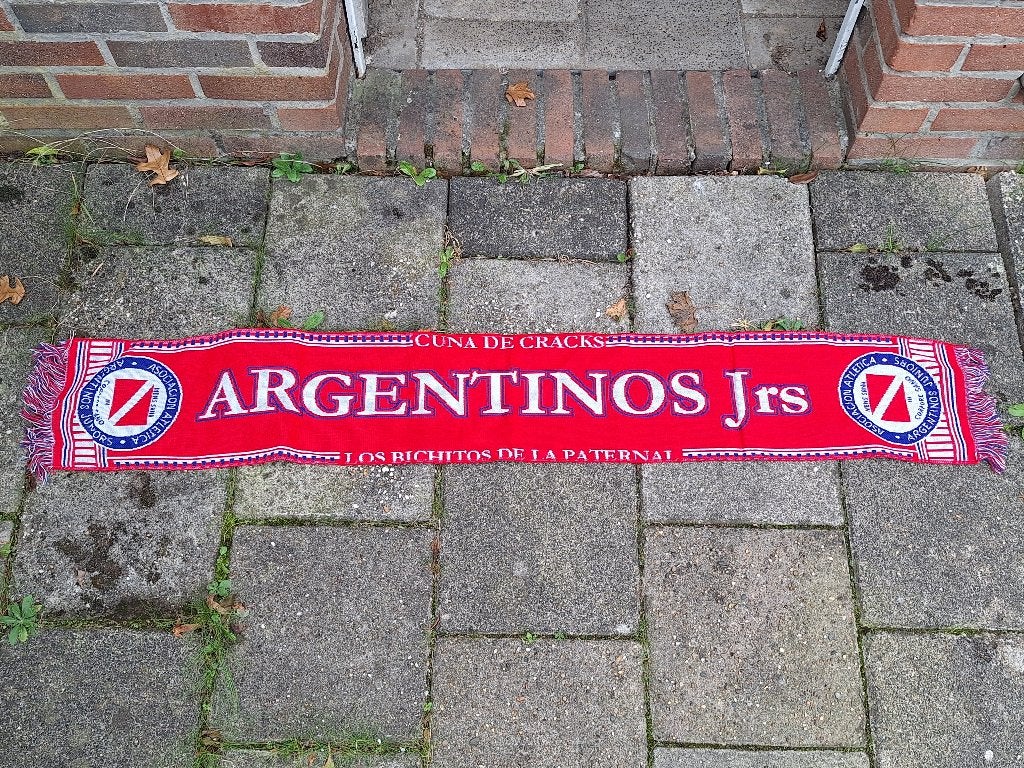 Oude voetbal sjaal Diego Maradona club Argentinos jrs, Ophalen of Verzenden, Zo goed als nieuw, Buitenlandse clubs, Vaantje of Sjaal