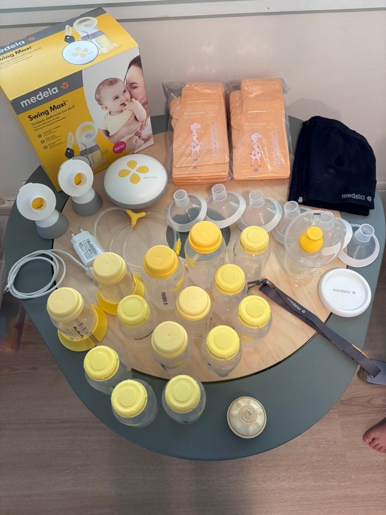 Medela Swing Maxi dubbele elektrische kolf – complete set, Gebruikt, Medela, Borstkolf, Ophalen of Verzenden