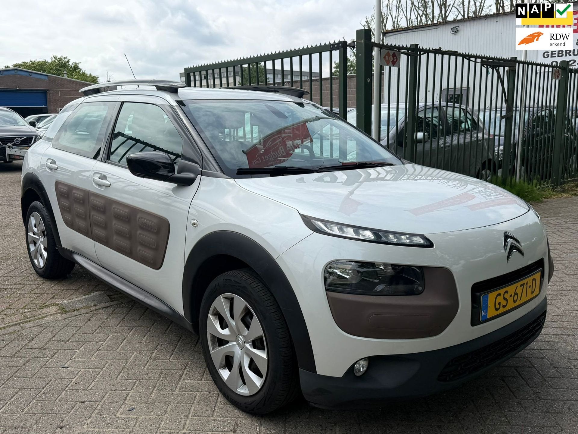 Citroen C4 Cactus 1.2 PureTech Feel 1e eigenaar dealer onder, Auto's, Citroën, Voorwielaandrijving, Gebruikt, 1199 cc, 82 pk