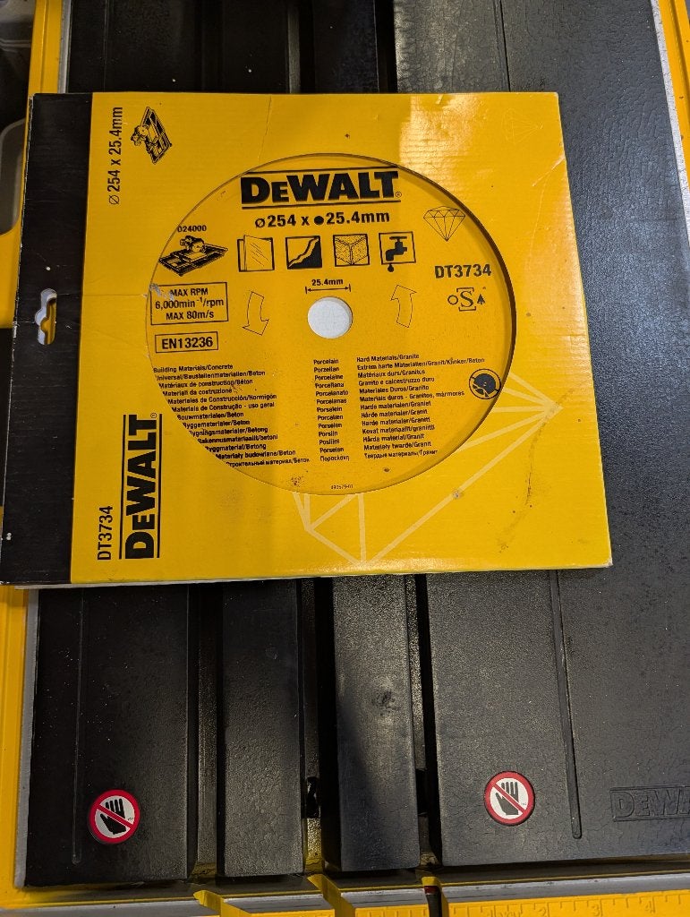 Foto 4 van Tegelzaag DeWalt D36000-QS, 1600 w, 250 MM