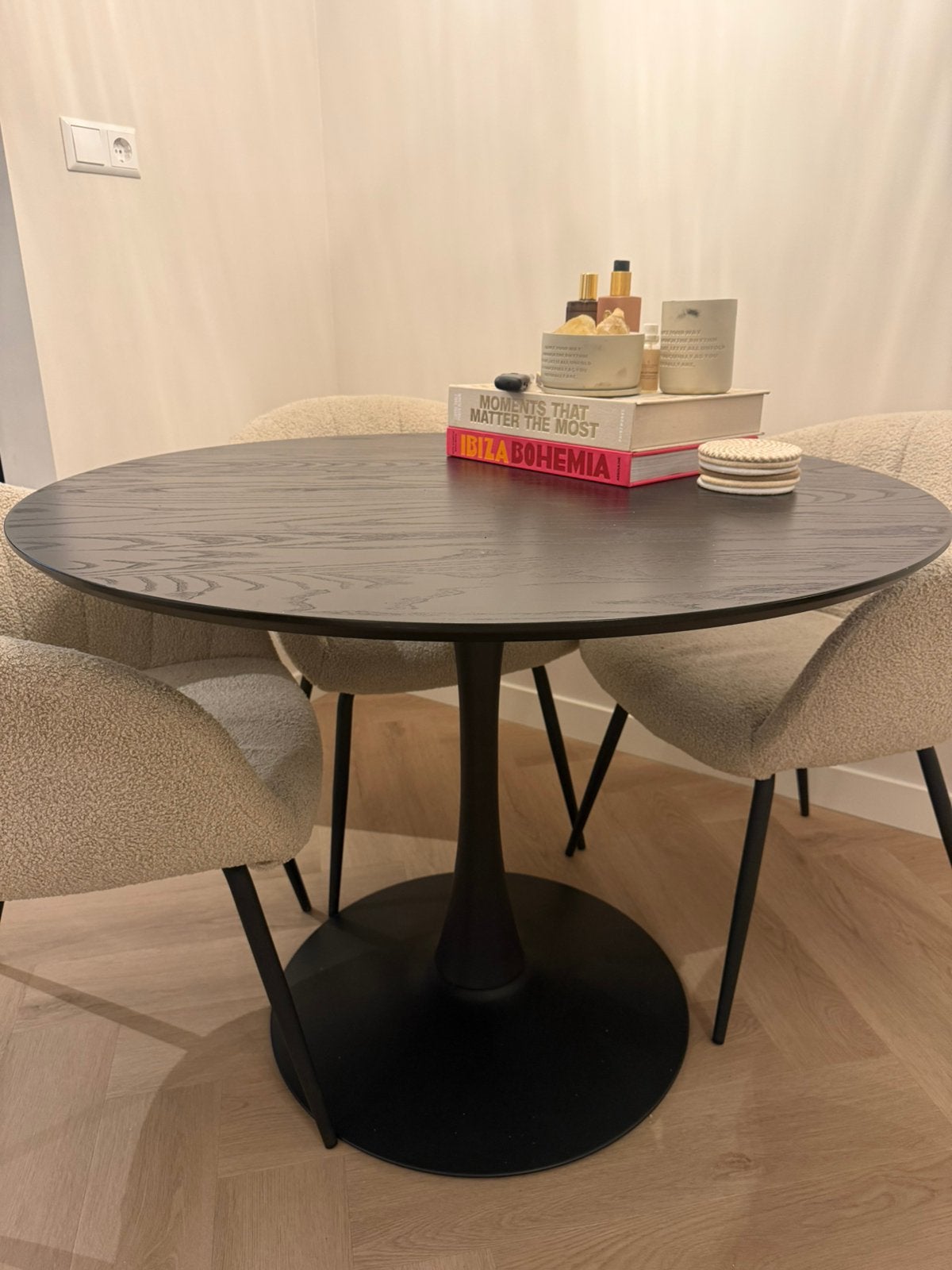 Ronde eettafel zwart, Huis en Inrichting, Tafels | Eettafels, Ophalen, Rond, Nieuw, Vier personen